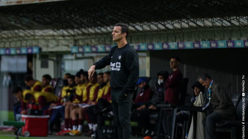 Técnico do Paysandu pede desculpas após goleada e promete outra “postura diferente” contra o Ituano