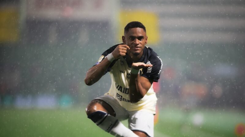 Artilheiro do Remo no Brasileirão é dúvida para jogo com Coritiba