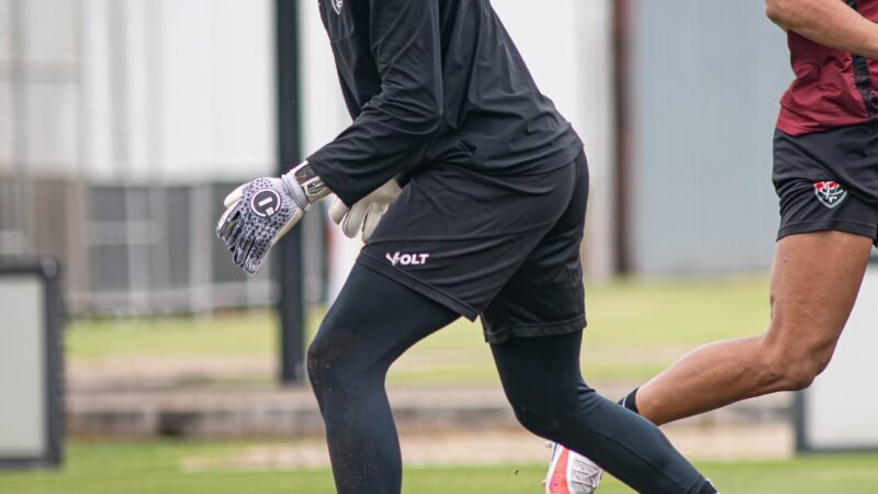 Vitória anuncia rescisão de contrato com goleiro Gabriel Vasconcelos