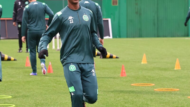 Jogador da Chapecoense passa por procedimento cirúrgico após noite em UTI