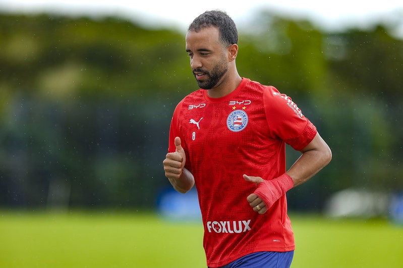 Caio Alexandre treina parcialmente com elenco em reapresentação do Bahia