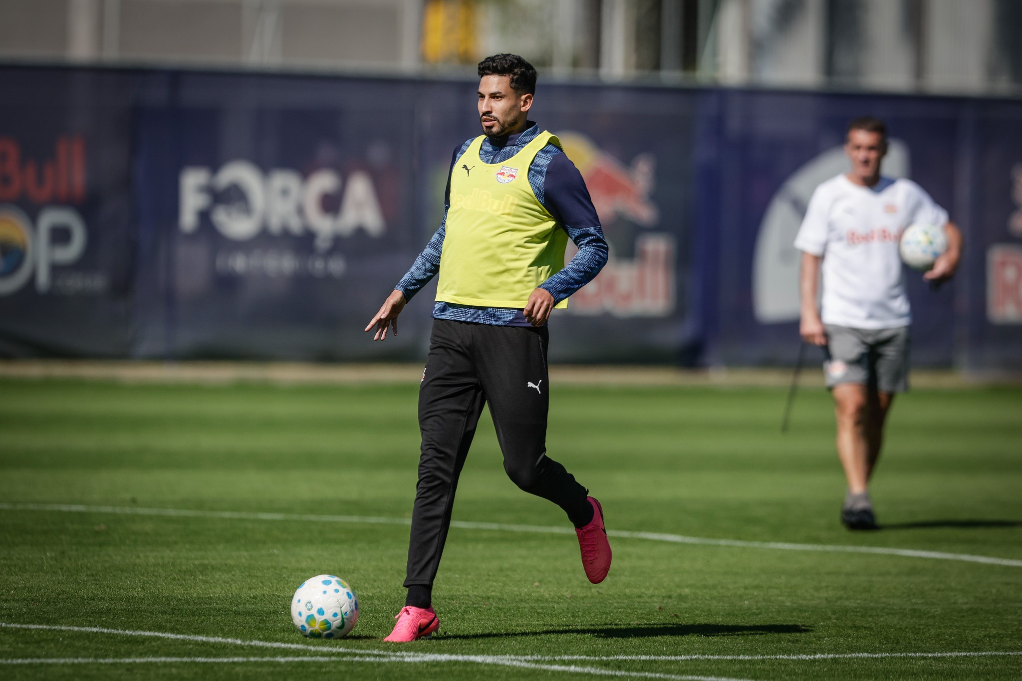 Elenco sem vaidade é trunfo apontado por Pedro Henrique para Bragantino alcançar metas do ano