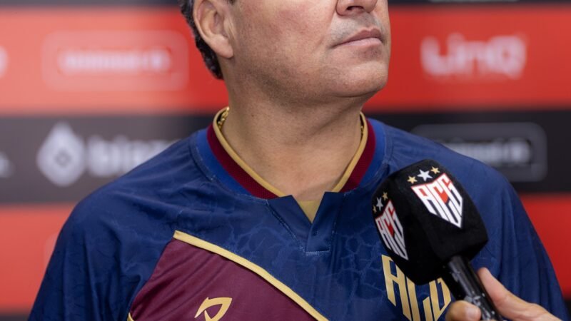 Adson Batista cobra apoio da torcida do Atlético-GO após empate diante do Náutico