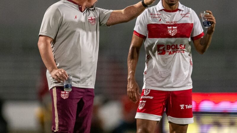 Douglas Baggio comenta orientação de  Fábio Matias para executar função de falso 9 no CRB