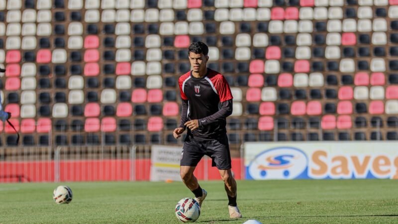 Botafogo-SP renova com lateral-direito Pedrinho