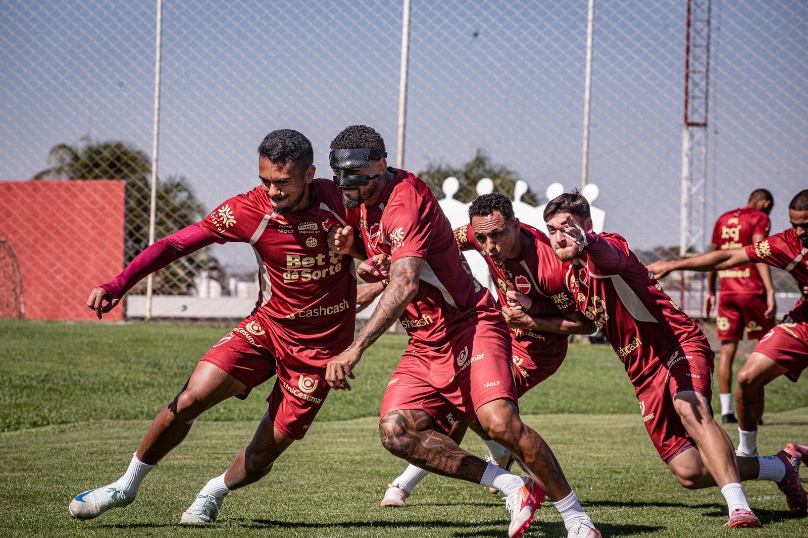 Com quatro derrotas nos últimos cinco jogos, Vila Nova vive seu pior momento na Série B
