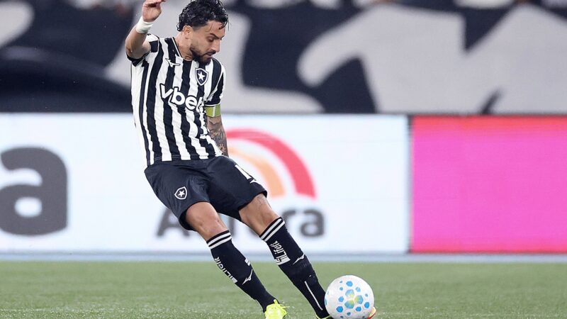 Renovação reforça identificação em novo momento de Alex Telles no Botafogo