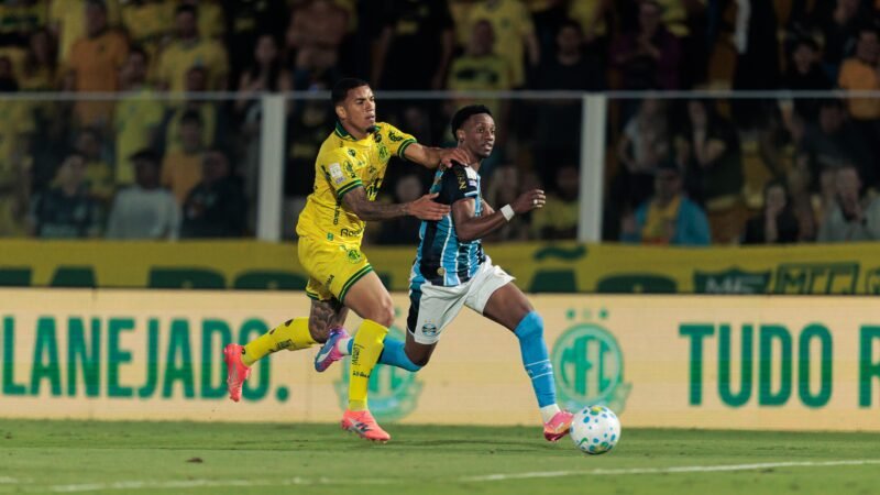 Grêmio redefine modelo de jogo, e joia da base perde espaço em meio à janela de transferências