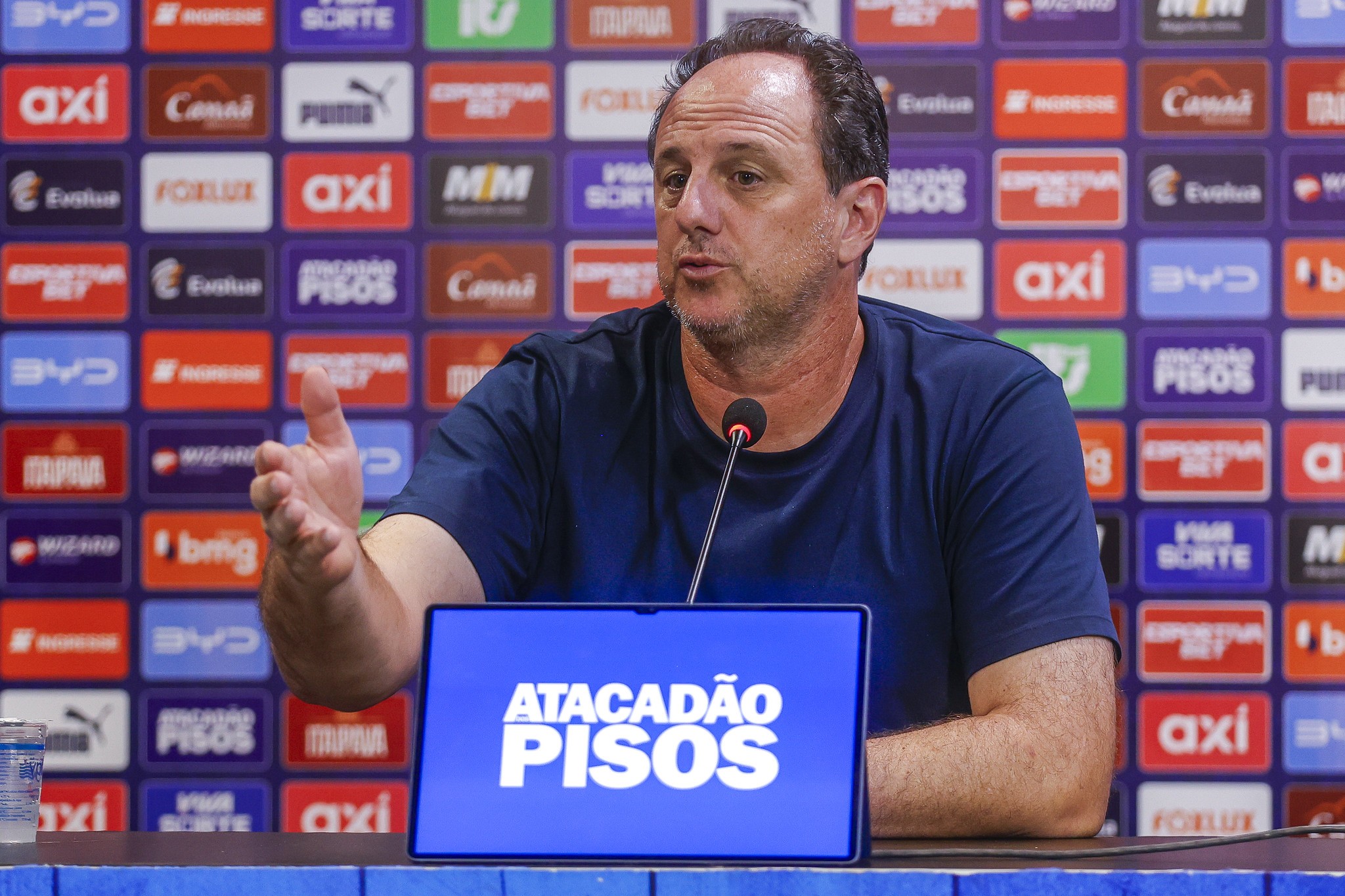 Gramado, ausências e calendário: veja as justificativas de Ceni para o empate do Bahia com o Vasco