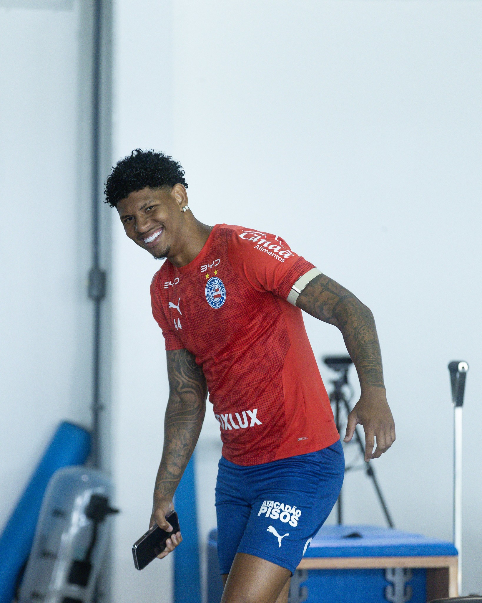 Titular do Bahia na Série A pela primeira vez, Marcos Victor ganha minutos e elogios de Rogério Ceni