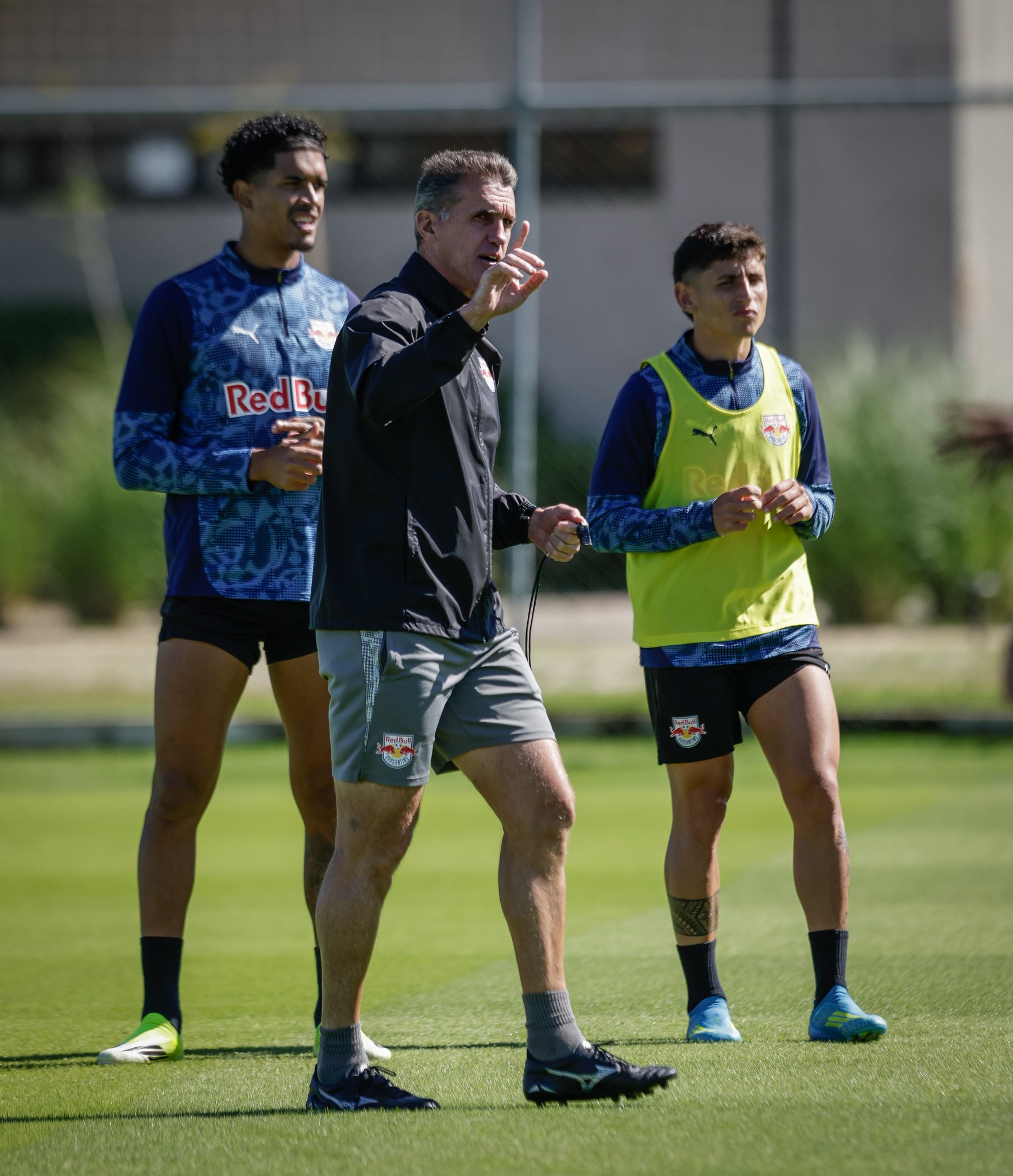 Bragantino realiza treino técnico e tático em preparação para enfrentar o Corinthians