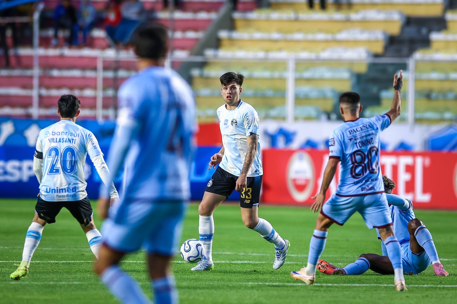 Grêmio se desfaz de volante argentino seis meses depois de contratá-lo; veja motivos
