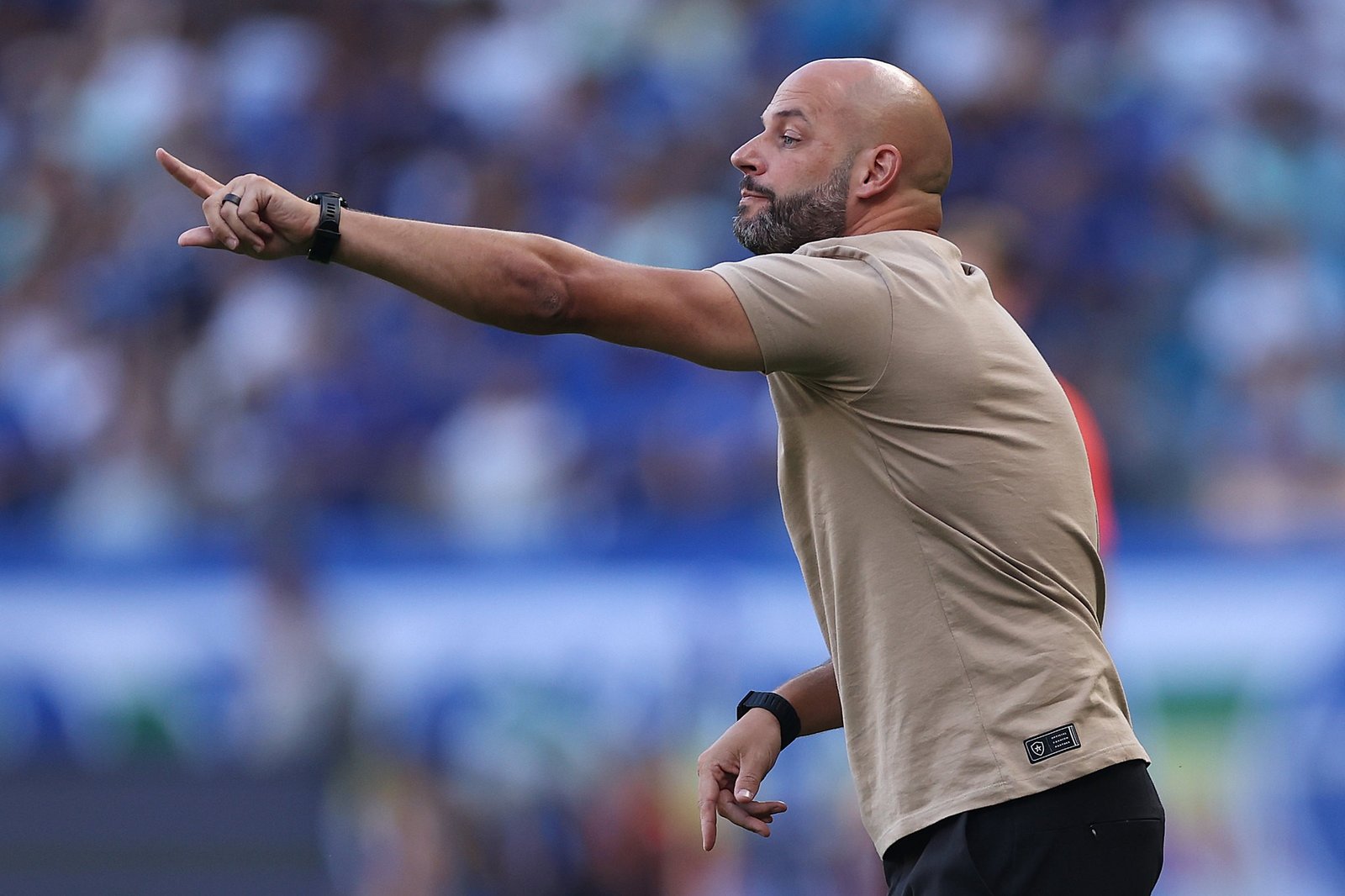 Bastidores: novo investidor da SAF Botafogo dá as cartas e define rumos do futebol