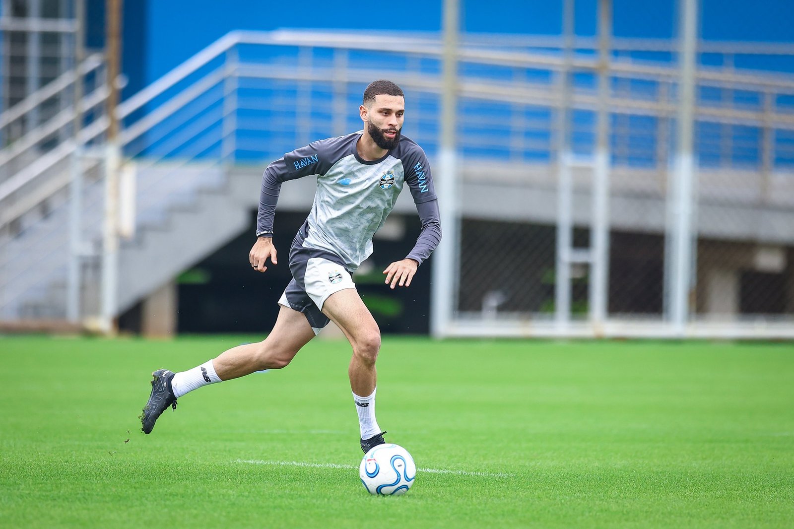 Sem Gustavo Martins, Grêmio abre disputa na defesa; veja opções