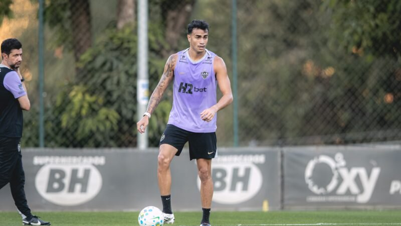 Alvo de polêmica com torcedor, meia do Atlético-MG fica fora de jogo pela Copa do Brasil