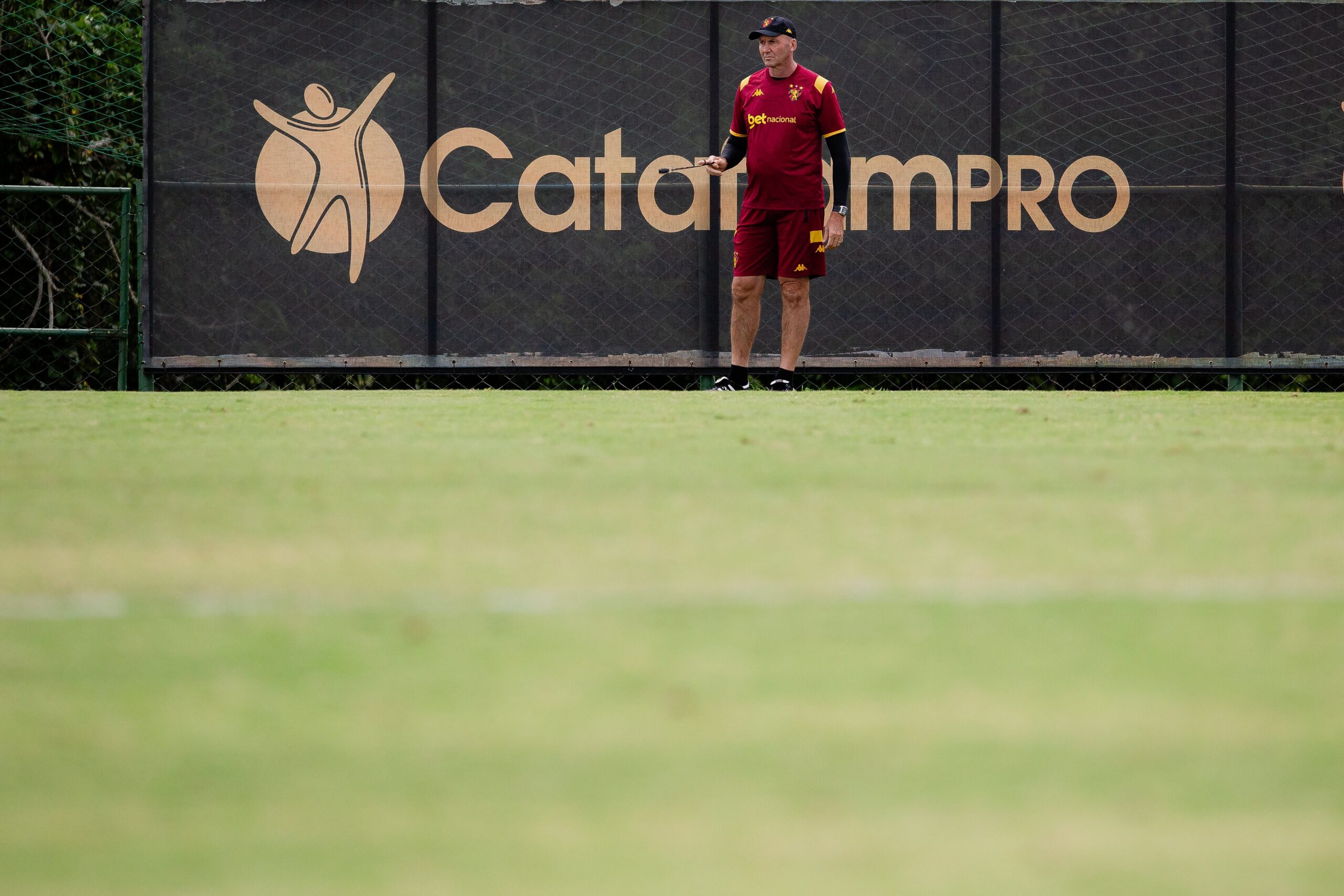 Bola aérea continua como problema crônico e desafia reação do Sport