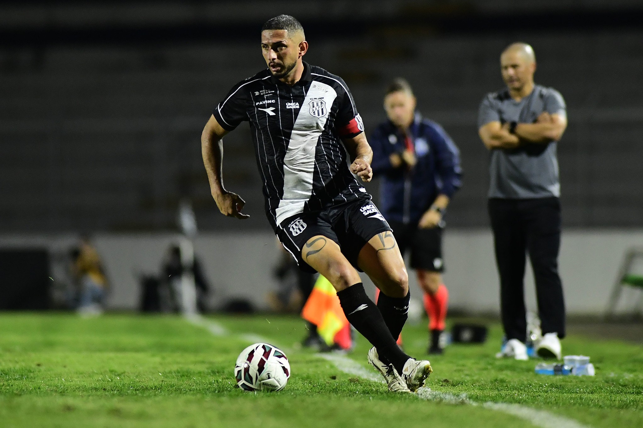 Danilo Barcelos tem lesão muscular e desfalca Ponte na Série B