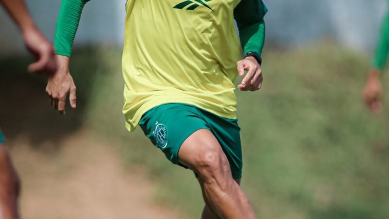 Guarani tem dois desfalques certos, avalia Jonathan Costa e pode ter estreia na lateral