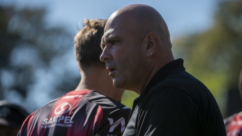 IAC anuncia saída do técnico Carlos Leiria