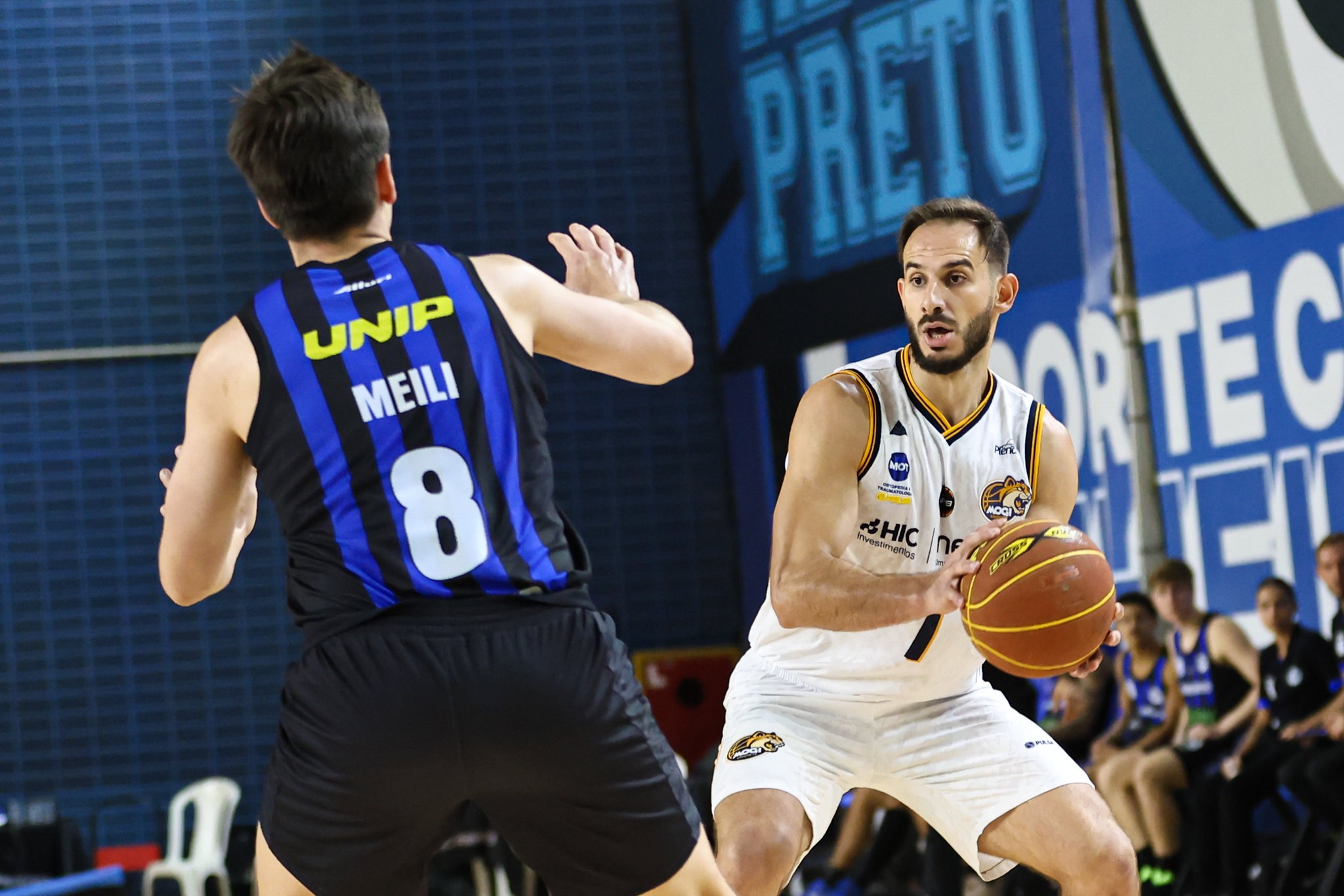 Mogi passeia sobre o Pinheiros na estreia no Campeonato Paulista de Basquete