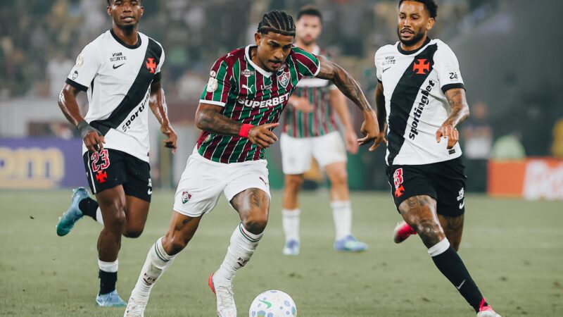 John Kennedy tem lesão no joelho e desfalca Fluminense na Libertadores