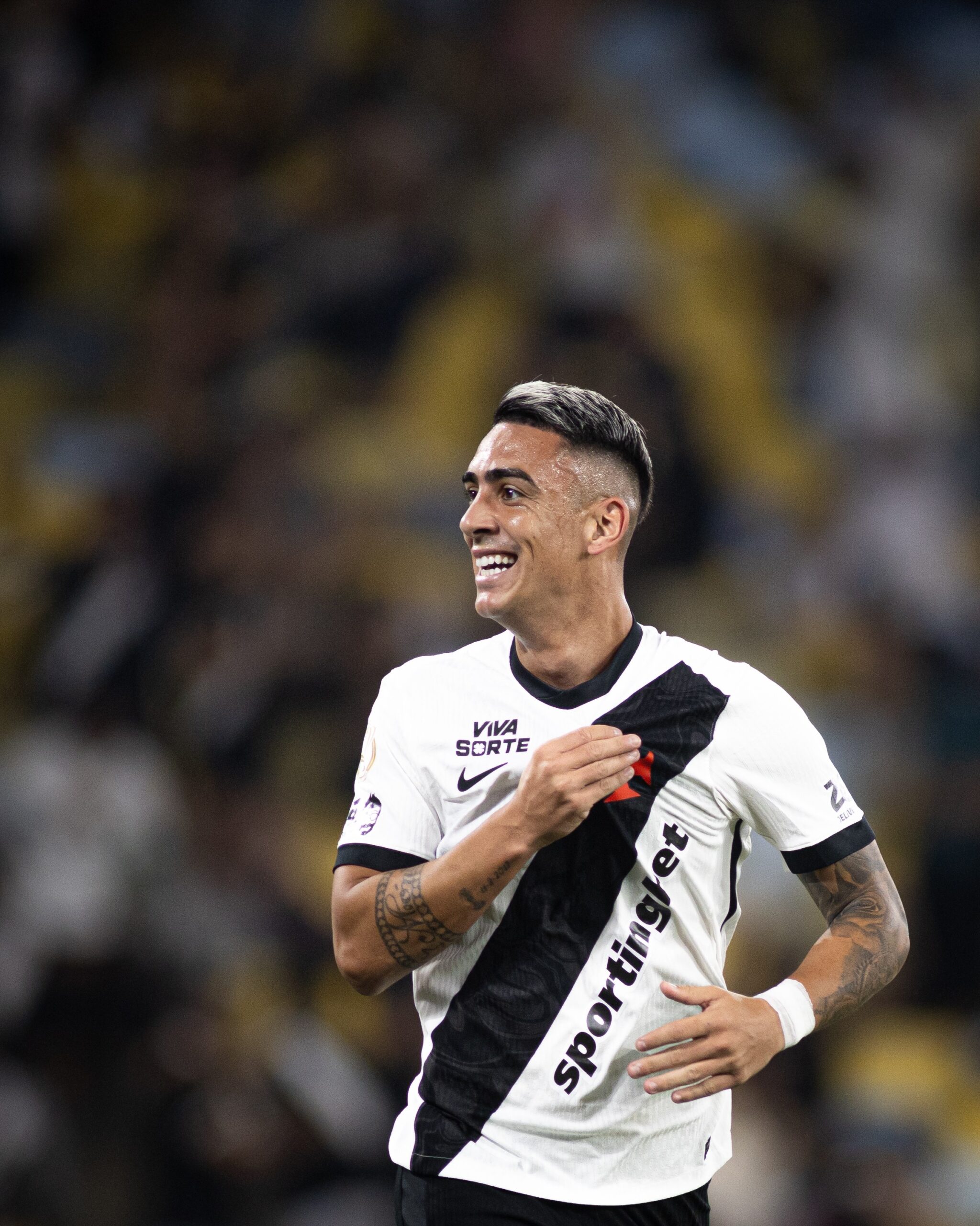 Puma Rodríguez se torna o defensor estrangeiro com mais gols na história do Vasco