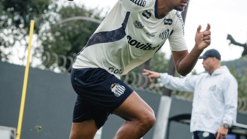 João Ananias desbanca veterano e se firma como titular da zaga do Santos