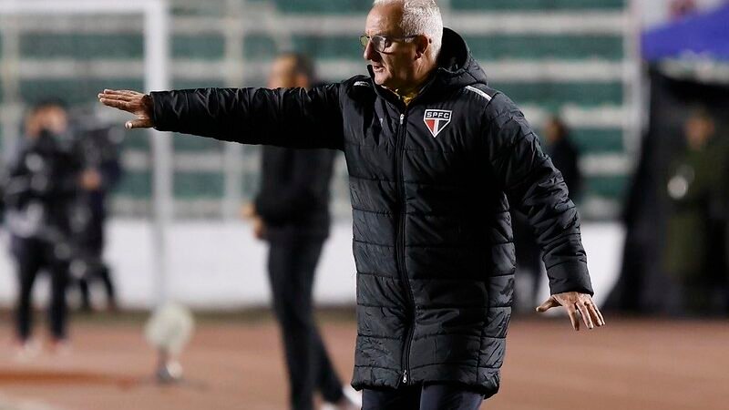 Dorival cita dificuldade “desleal” na altitude, mas valoriza atuação do São Paulo na Sul-Americana
