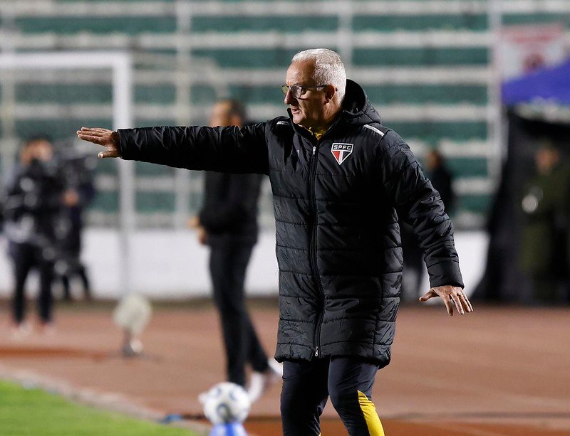 Dorival cita dificuldade “desleal” na altitude, mas valoriza atuação do São Paulo na Sul-Americana