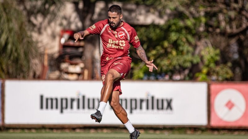 Sem gol há três meses, Dellatorre espera encerrar jejum no clássico para ajudar o Vila Nova