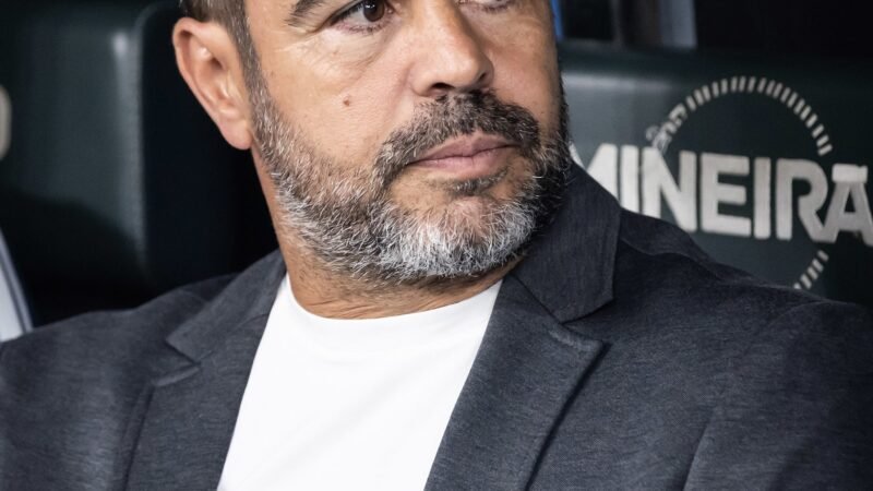 Cruzeiro x Flamengo: Artur Jorge explica revolta com árbitro e bronca em Arroyo após substituição