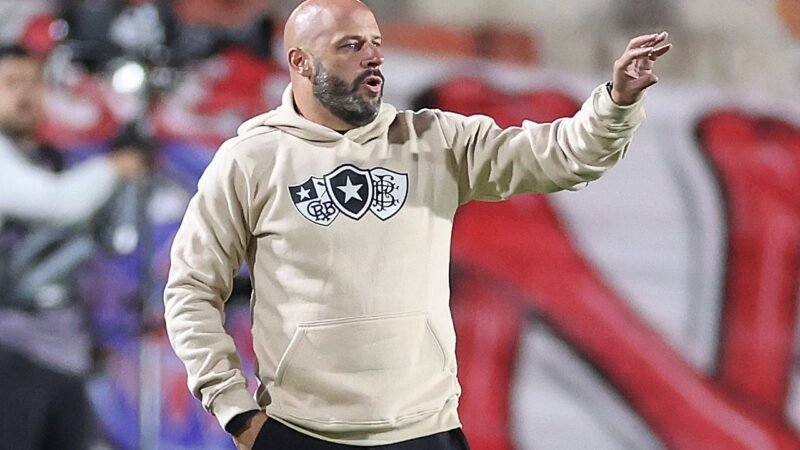 Franclim analisa derrota de goleada do Botafogo na Sul-Americana: “É um dia que nos envergonha”