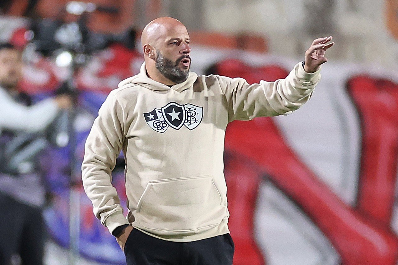Franclim analisa derrota de goleada do Botafogo na Sul-Americana: “É um dia que nos envergonha”