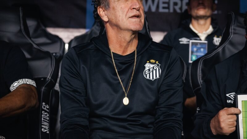 Elenco curto, zona de rebaixamento e sequência difícil: Santos liga alerta no Brasileiro