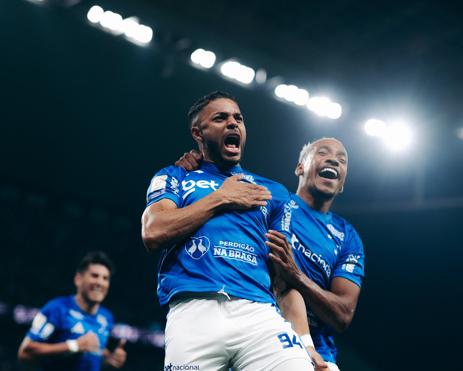 Análise: com heróis improváveis, Cruzeiro reforça casca e vive auge antes de “final” contra o Flamengo