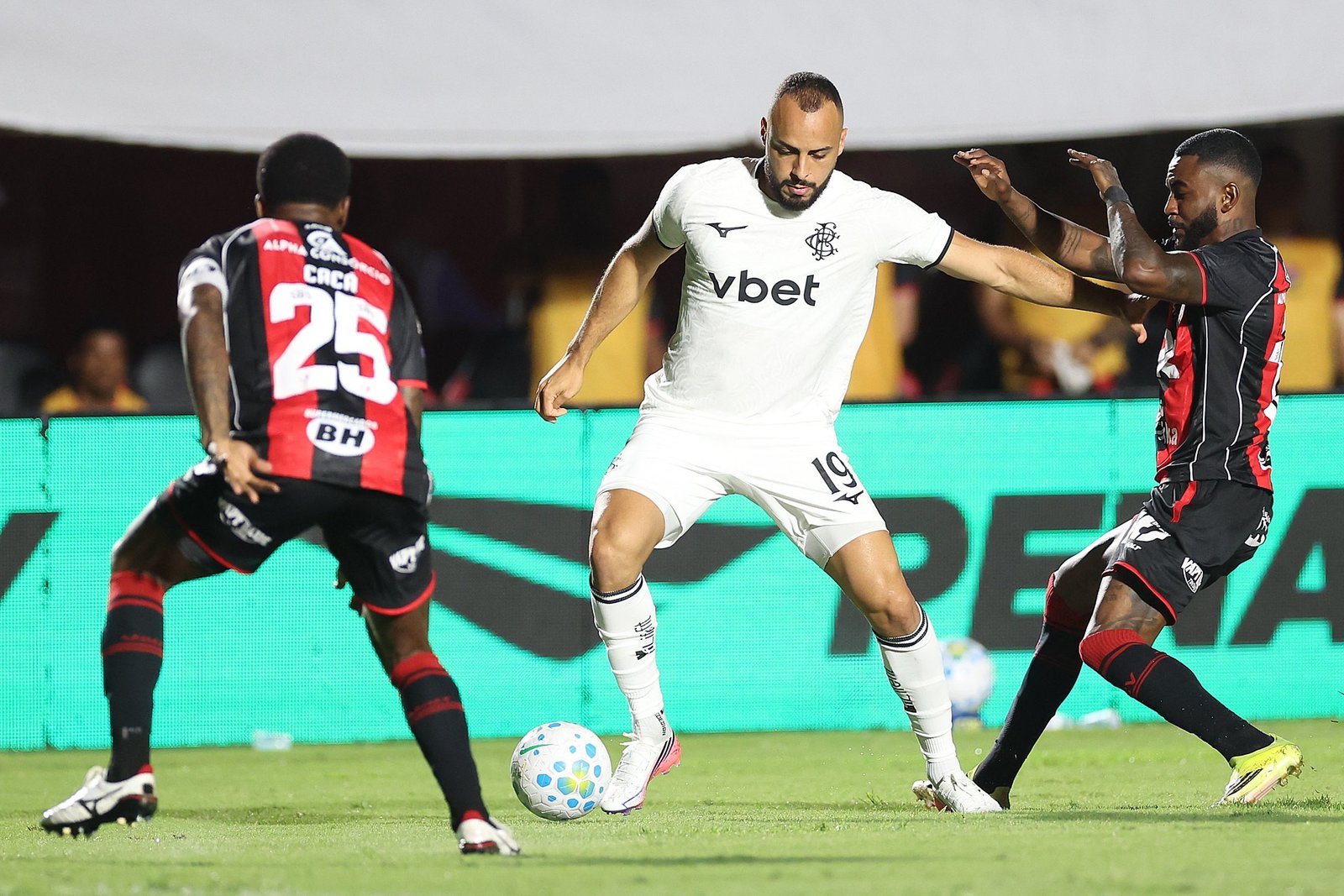 Vitória 1 x 0 Botafogo: assista ao gol e aos melhores momentos