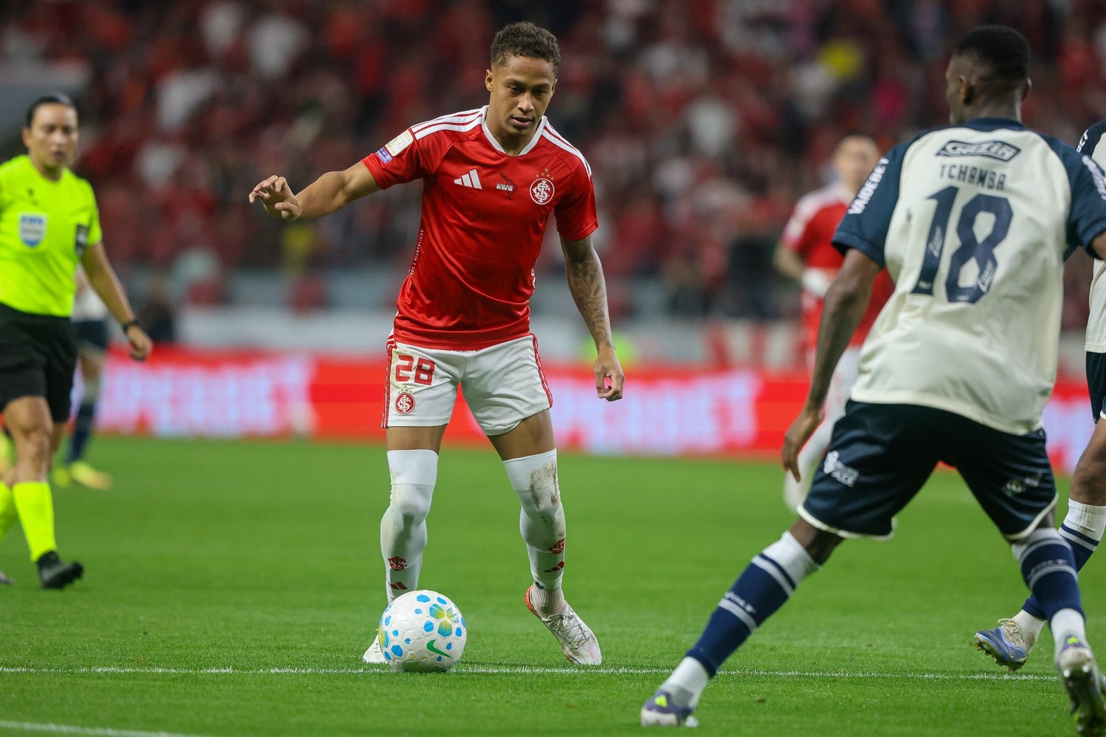 Inter joga dois pontos no lixo