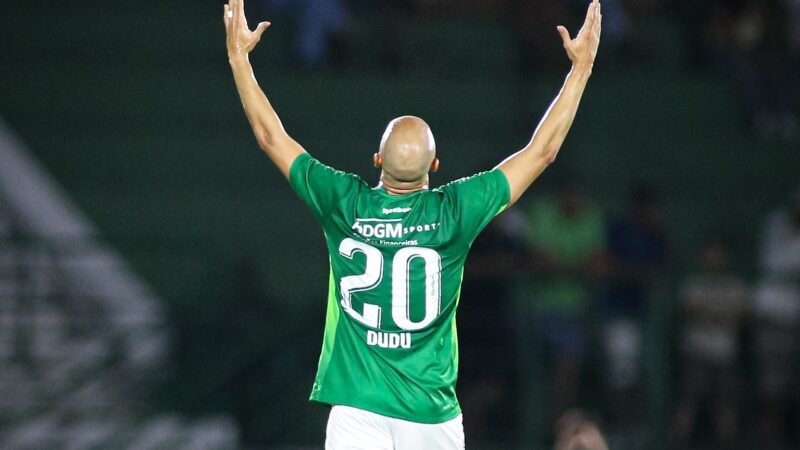 Dudu volta a jogar após 295 dias e marca em estreia pelo Guarani