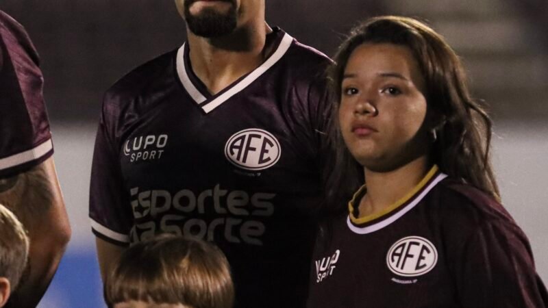 Carrilho enaltece força do elenco da Ferroviária em meio a suspensões