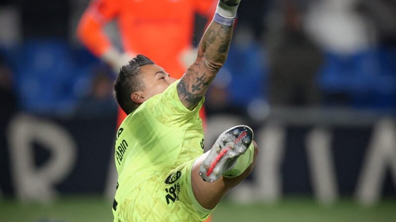 De auxiliar a herói, Fábio consolida status de lenda e “santo” no Fluminense