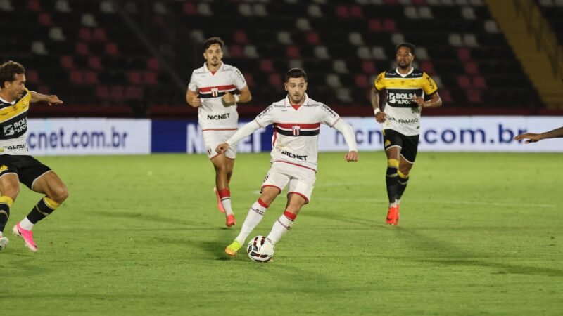 Kelvin volta a jogar após um mês e pode ter nova função no Botafogo-SP