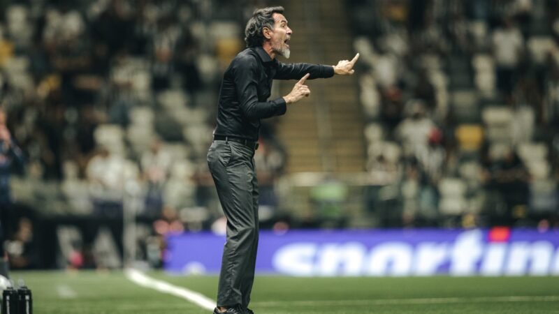 Técnico do Atlético-MG critica atuação em classificação: “Jogando assim, vai ser difícil continuar”