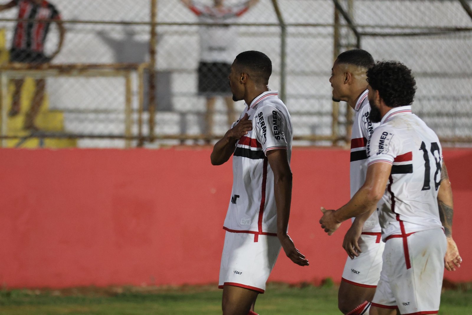 Vilar tem “insônia positiva” após gol em empate com líder e vê novo mental no Botafogo-SP
