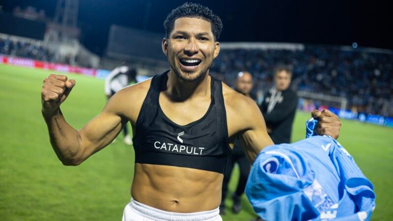 Rony valoriza força do elenco do Santos e mantém fé em título: “Creio que vamos beliscar um”