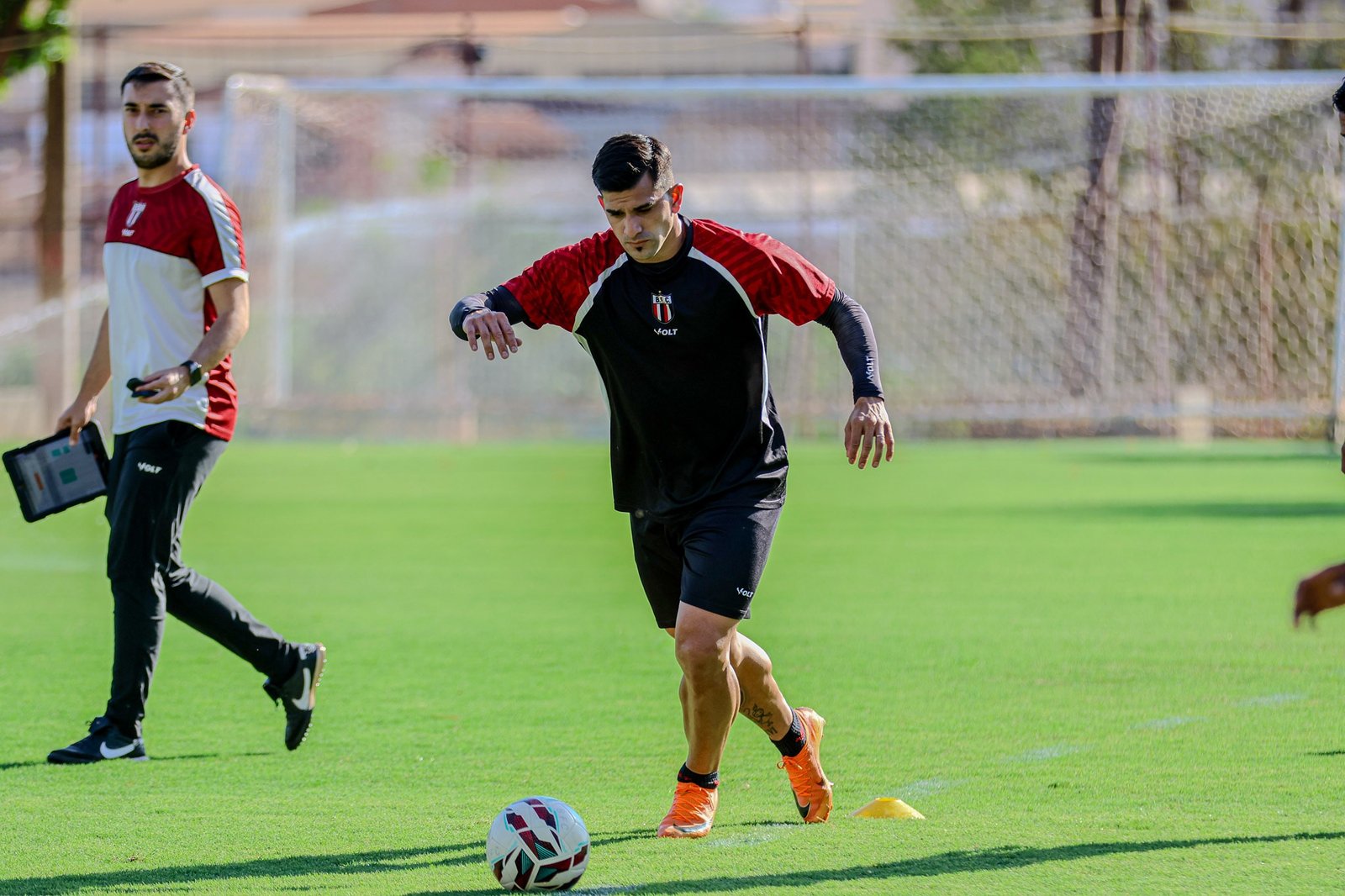 Maciel tem temporada menos titular no Botafogo-SP e vê concorrentes em alta