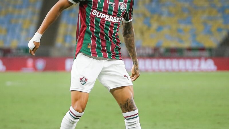Riquelme tem estrela, decide no primeiro toque na bola e volta a ser opção no Fluminense