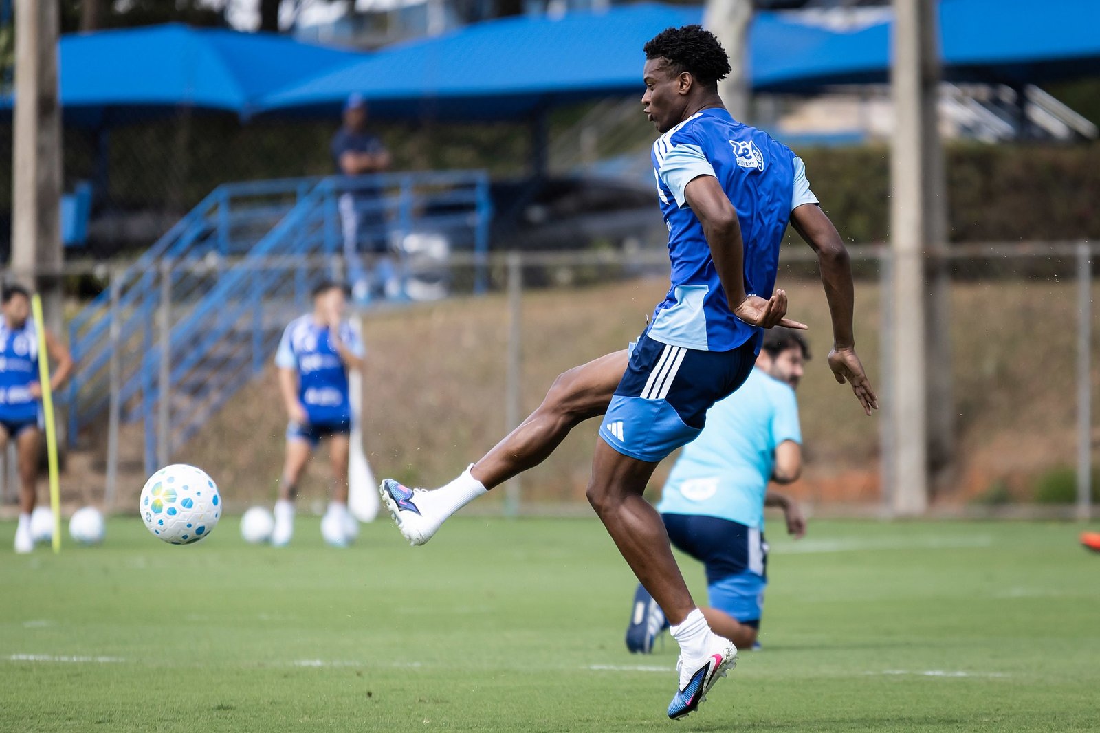 Escalação do Cruzeiro: Artur Jorge tem retorno e dúvidas para pegar o Atlético-MG; veja provável time