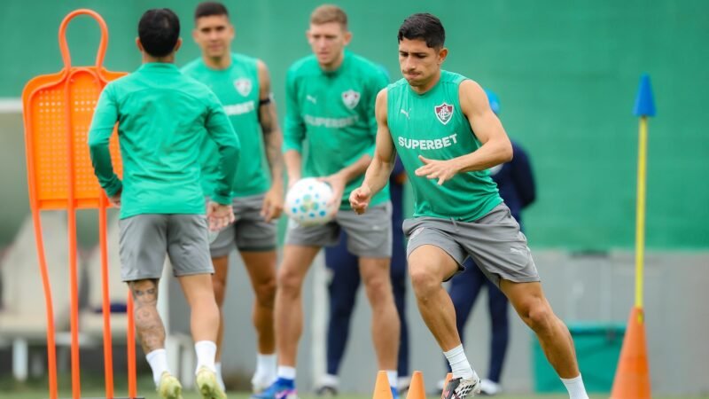 Lucho Acosta e Savarino buscam aproveitar folga no calendário para recuperar espaço no Fluminense