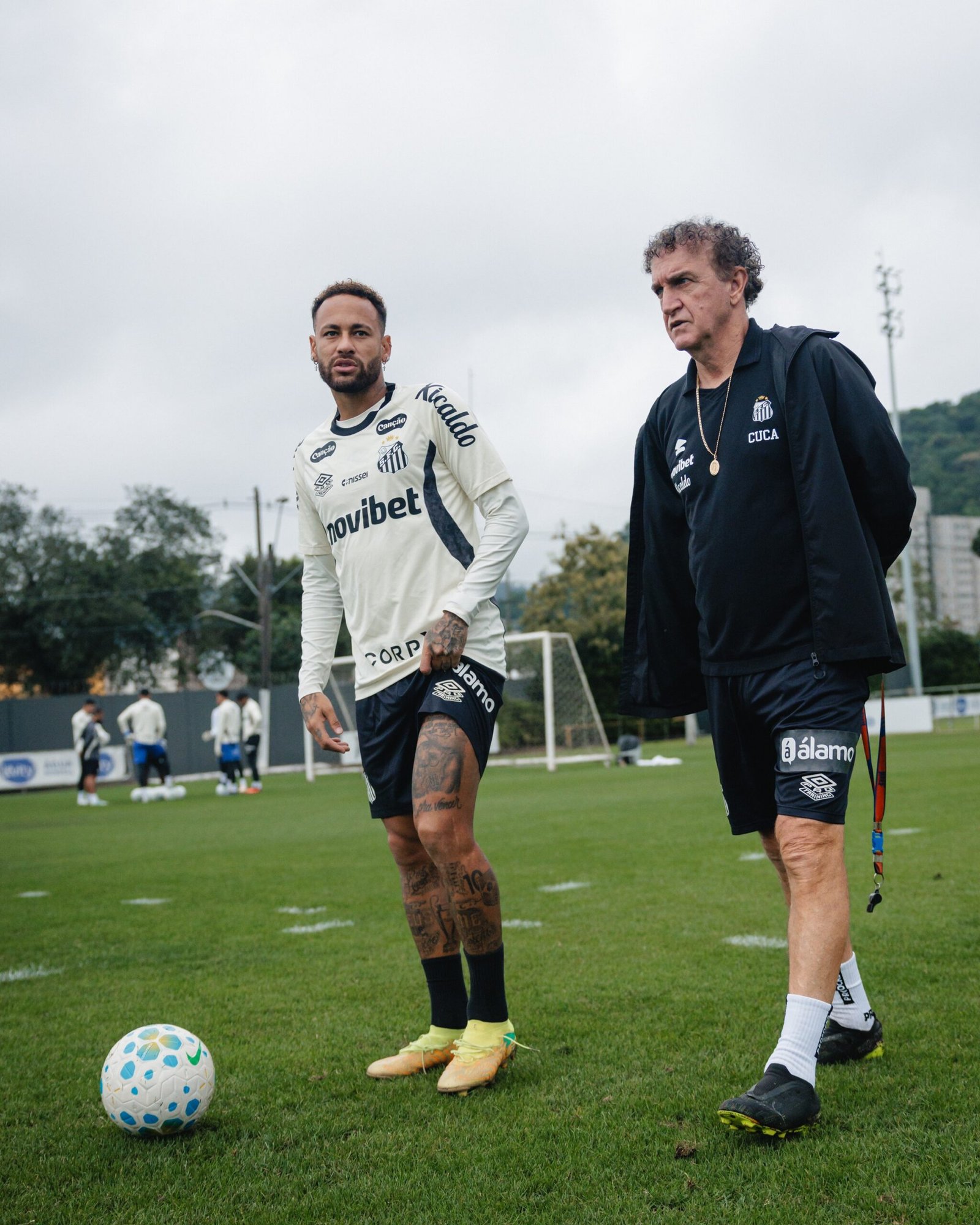 Santos relaciona Neymar para duelo contra o Palmeiras, mas astro não viaja com a delegação