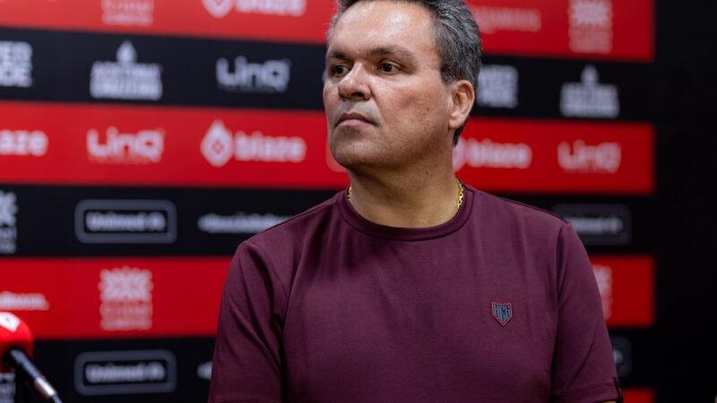 Adson Batista elogia mexidas de Roger Silva em vitória do Atlético-GO sobre o Avaí